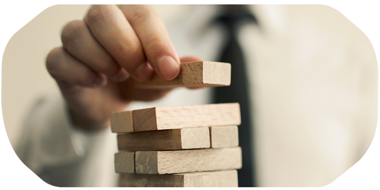 Aufbau eines Jenga Turms